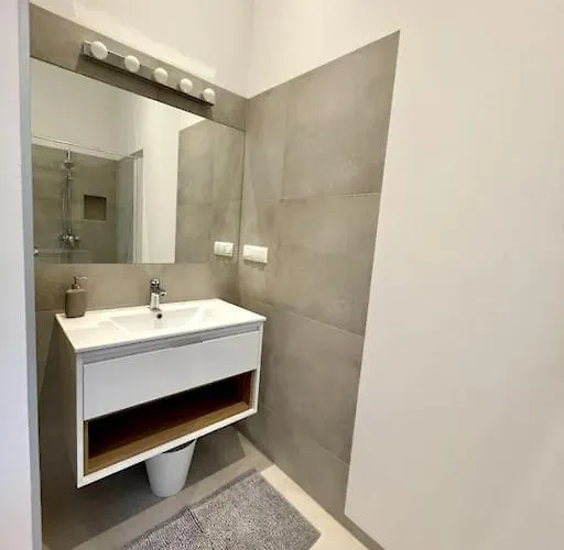 City-center-apartment Hip Area, Big & New וינה